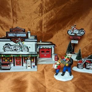 Department 56 Harley Davidson Shop, sign, motorcycles, figures, lighted cord